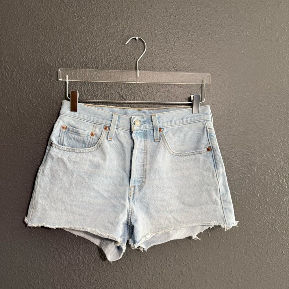 Levi's 501 Original Light Wash Raw Hem Shorts Size 27 - Picture 3 of 8